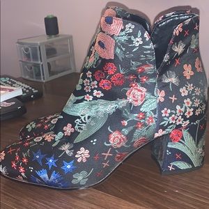 Vince camuto size 11 booties